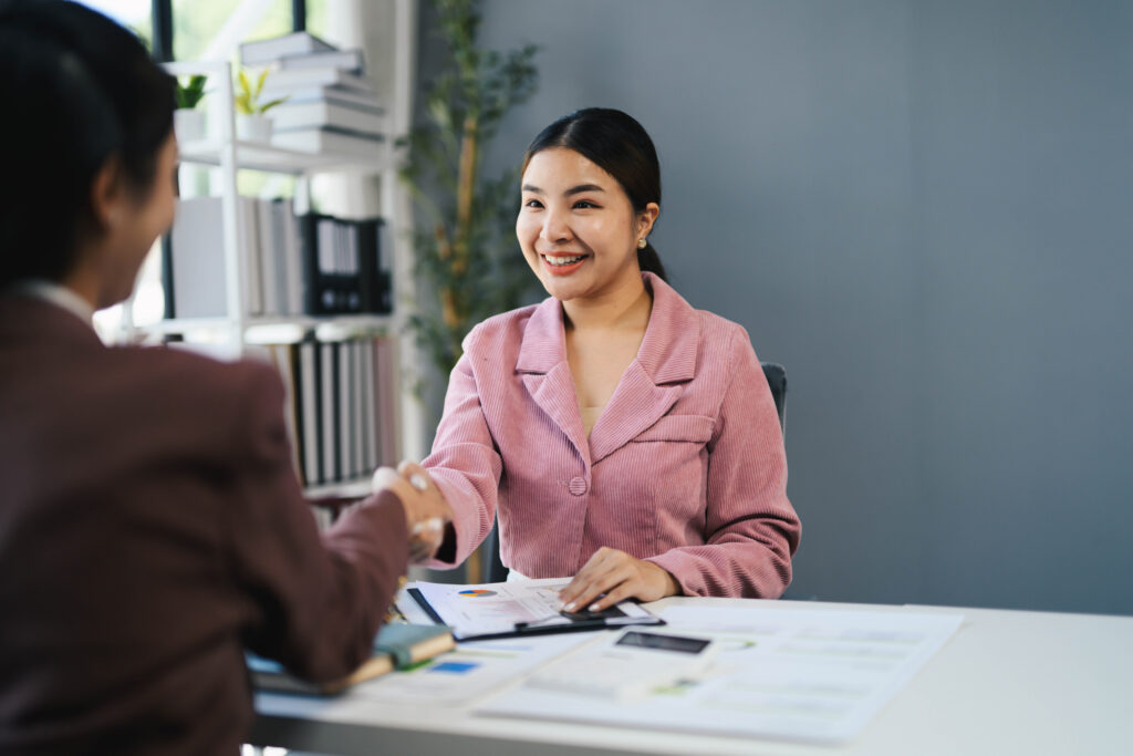 A smiling woman negotiating her salary in a marketing job
